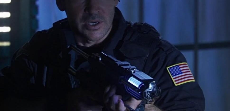 Stargate-Atlantis-Hero-Anti-Replicator-Gun-4